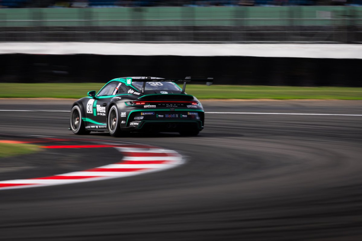teamparkeracing's tweet photo. Day two at Silverstone✔️

Race day is officially underway at the National Circuit, with Sprint Challenge GB kicking off the racing action for Team Parker Racing.

A solid opening race saw the team fighting at the sharp end, with a 1-2 finish for Joshua Rogers and Joe Marshall. https://t.co/Ayh9ZlqtgA