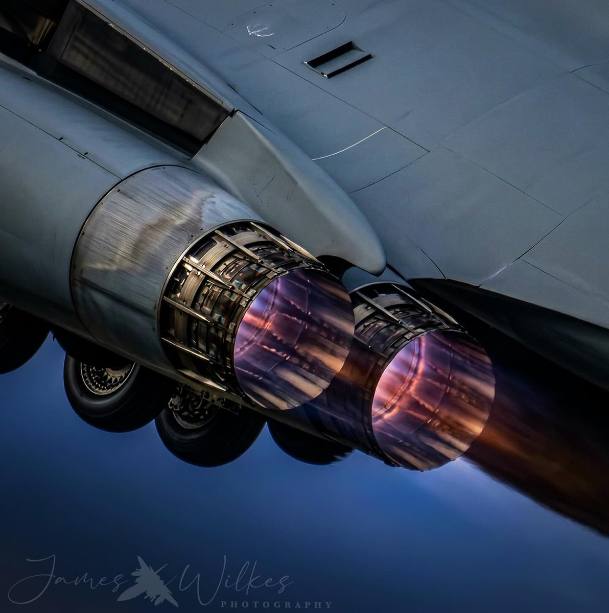 PASU_MATRIX's tweet photo. B-1B Lancer's Afterburning F101s. https://t.co/0LWuJi6azE