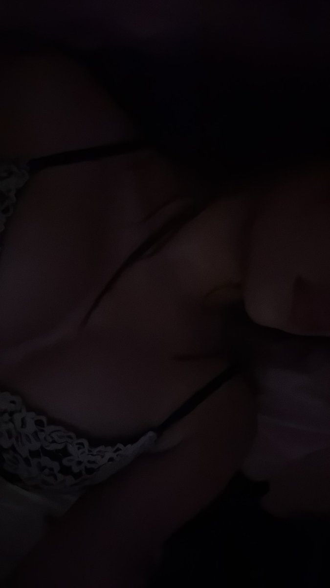 reya82098's tweet photo. im so bored anyone wanna talk https://t.co/IjKIROjZ0L