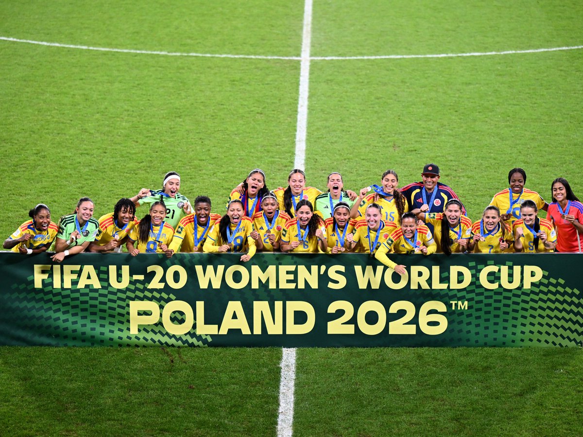 fifaworldcup_es's tweet photo. La de las medallas. 😁📸

#U20WWC https://t.co/isS9JkF9C7