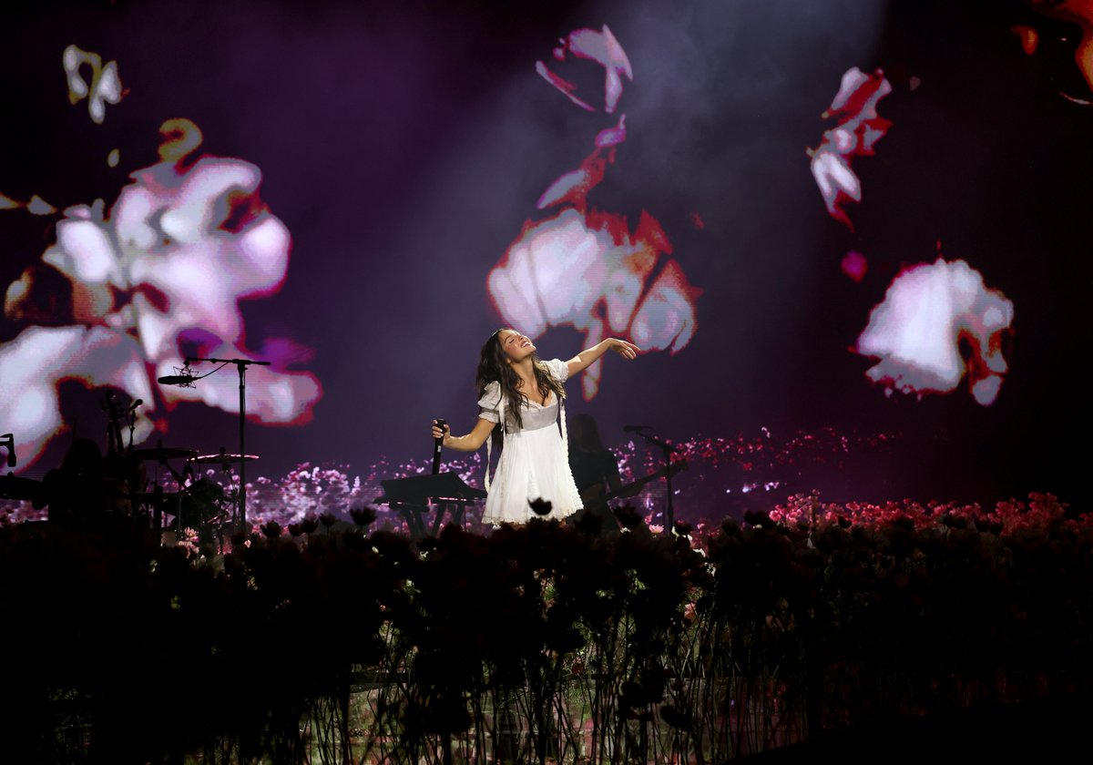 oliviarodrigo4k's tweet photo. [HQ] Olivia Rodrigo performs during "The Unraveled Tour" at People's Bank Arena / by Kevin Mazur https://t.co/xA9NpwJNlF