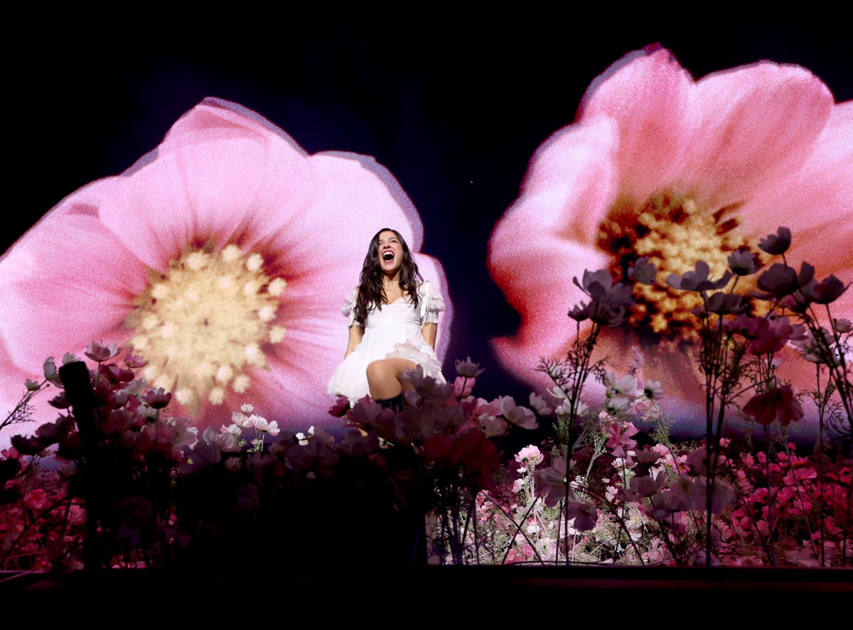 oliviarodrigo4k's tweet photo. [HQ] Olivia Rodrigo performs during "The Unraveled Tour" at People's Bank Arena / by Kevin Mazur https://t.co/xA9NpwJNlF