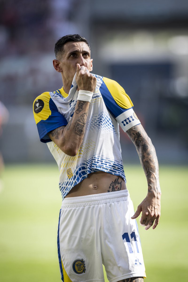 RosarioCentral's tweet photo. ¡Te llevamos en el corazón! 🫶🏻 https://t.co/YiuWpCVTQl