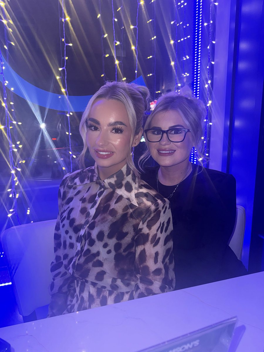 caitlin438's tweet photo. Bestie birthday🖤🤎 https://t.co/PNT0tapzRK