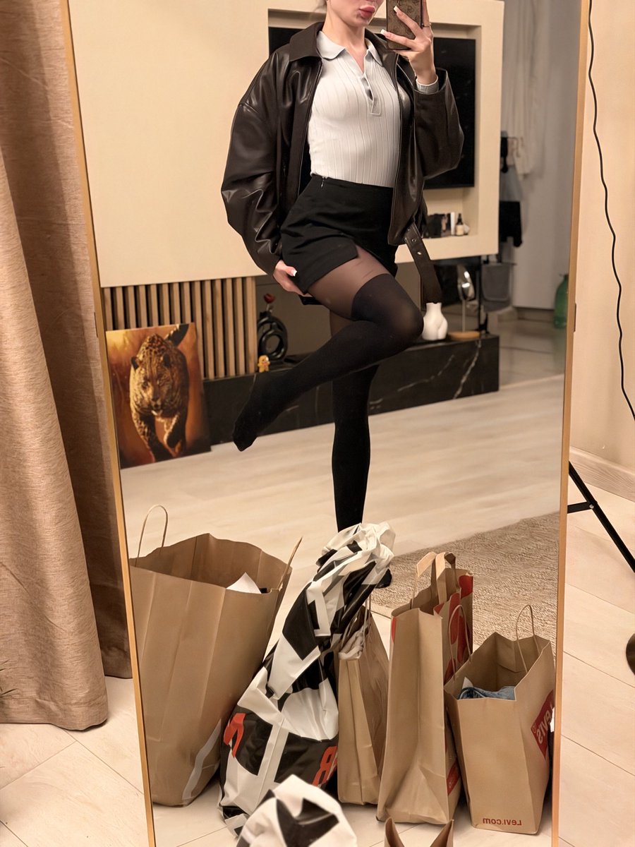 Joliennex's tweet photo. Shopping therapy 😂
Unpacking later, you know where to check up on it ;)
#ShoppingTherapy #RetailTherapy #OOTD #OutfitOfTheDay #MirrorSelfie #ShoppingHaul #NewIn #StyleInspo #LeatherJacket #ThighHighs #StreetStyle #FashionMood https://t.co/V1PdeyCzjW
