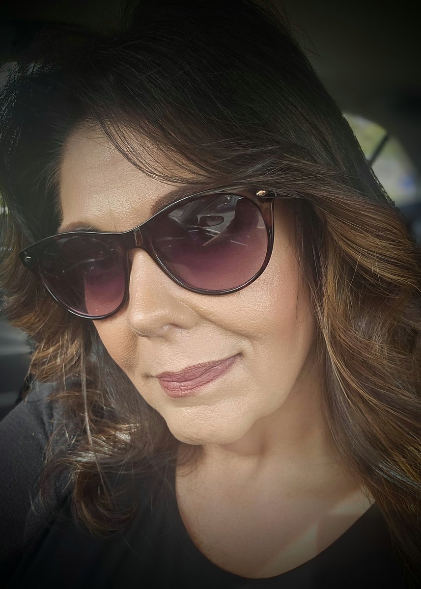 icetrillium's tweet photo. Shades on. Soft smile. Saturday handled 🖤 https://t.co/M1ANSyrBGv