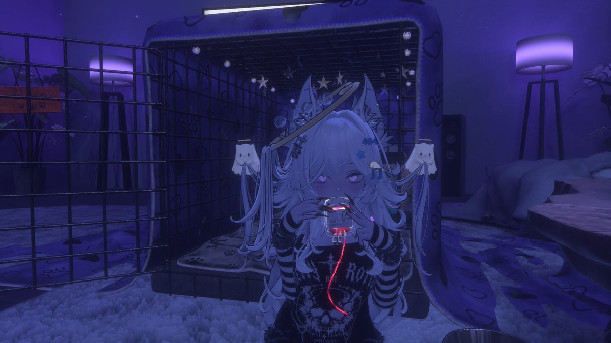juniax_xd's tweet photo. She’s like a vampire, she sneaks up and drinks blood; she has her own cage and is kept there as punishment. #vrchat #vrchatselfies❤️ #game #friendly #crazypeople https://t.co/m6FkQU1L5R