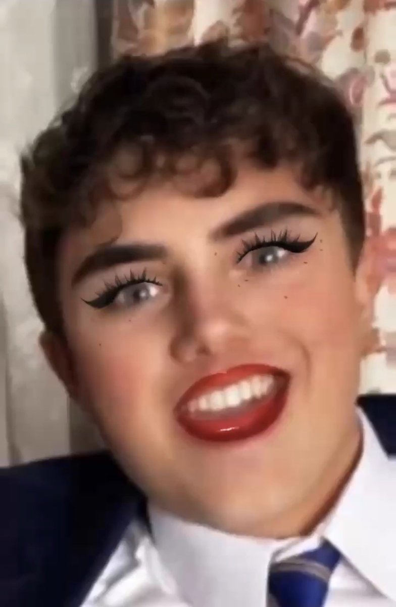 taylormichaeli's tweet photo. Omg i made this picture of my brother @JJOsborne__ aha lol🤣🤣 https://t.co/zlKIGtK1R8