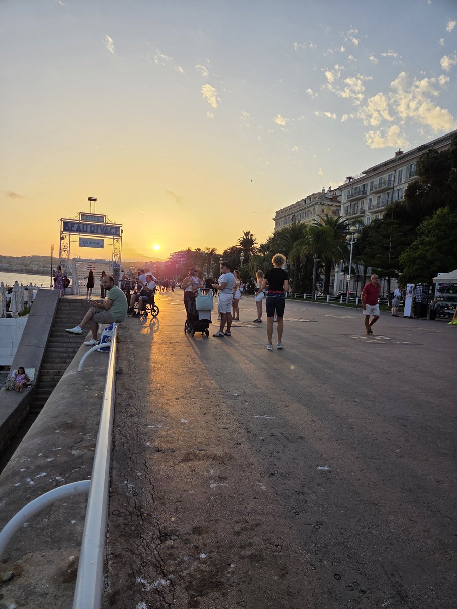 pklv_92's tweet photo. Two places and both of them are beautiful 🫣
#SummerMood
#SunsetMood https://t.co/VWwMLORK6S