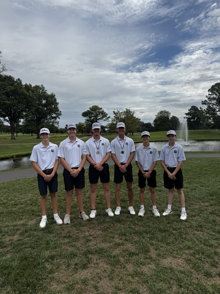 MHSIndians_Golf's tweet photo. A great day for the Indians as we hosted the Cardinal Creek Classic! A season-low score of 298 earned a finish for 4th place as a team in a tough 12 team field. @BrandonKle13477 (-2) and @darrenklein24 (E) both finish in the Top 10 individually! #GoIndians @MHS19_ATHLETICS https://t.co/LHfW9ax0d8