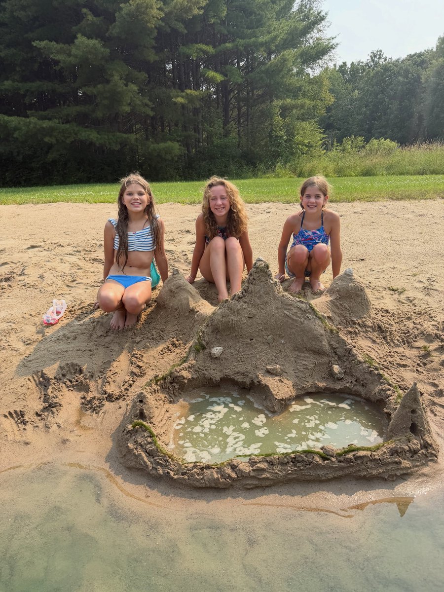 DanielaLove03's tweet photo. How many middle school girls does it take to paddle a canoe? They may have had better luck in a sandcastle-building contest. Which would you choose? https://t.co/6rjjtcBFzS