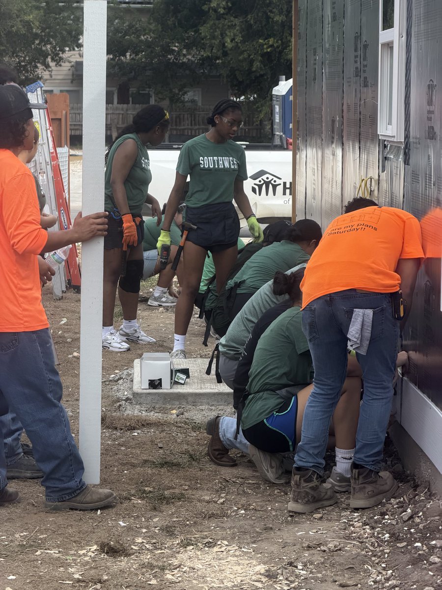 swisd_swhgbball's tweet photo. Saturday Morning, Giving Back!

Dragon Hoops spent Saturday morning serving our community with Habitat for Humanity! 

Proud of our girls for showing that being a Dragon is about more than basketball—it’s about serving, leading, and making a difference. 

#DragonHoops https://t.co/4ccpfK0bkc