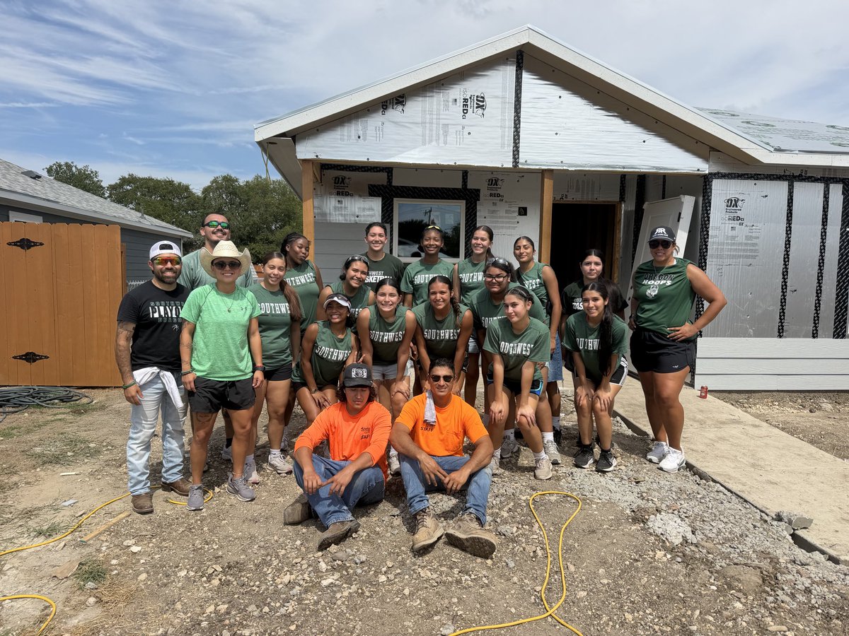 swisd_swhgbball's tweet photo. Saturday Morning, Giving Back!

Dragon Hoops spent Saturday morning serving our community with Habitat for Humanity! 

Proud of our girls for showing that being a Dragon is about more than basketball—it’s about serving, leading, and making a difference. 

#DragonHoops https://t.co/4ccpfK0bkc