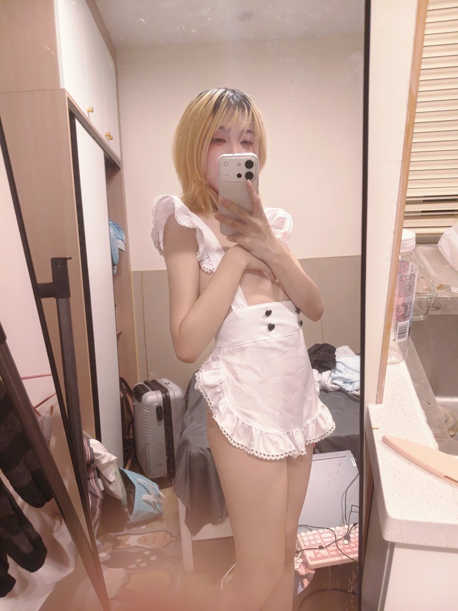 j7jly's tweet photo. 女仆装还能这样穿哦 https://t.co/vXGtL1WFZo
