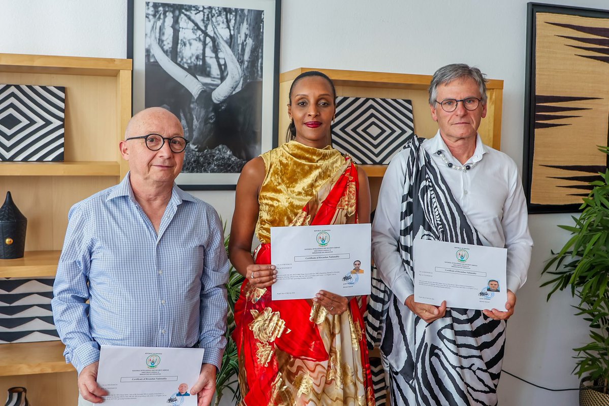 RwandaInGeneva's tweet photo. A Rwandaful day at the Embassy yesterday, as three new citizens took the oath of Rwandan nationality, strengthening their deep connection to Rwanda, its history, values and future.

Une belle journée à l’Ambassade hier, au cours de laquelle trois nouveaux citoyens ont prêté serment de nationalité rwandaise, renforçant ainsi leur lien profond avec le Rwanda, son histoire, ses valeurs et son avenir.

Tubahaye ikaze  mu muryango w’Abanyarwanda 🇷🇼