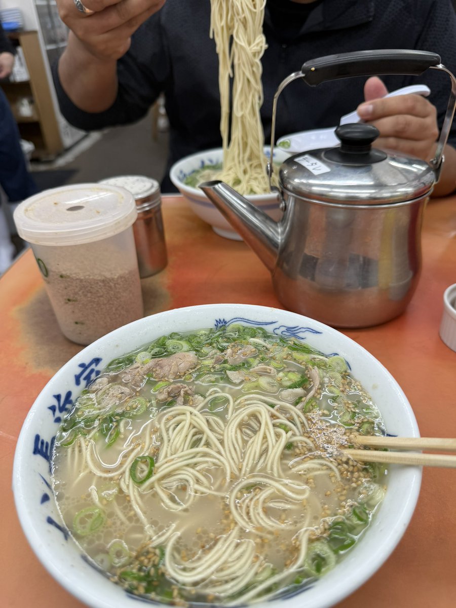 amon7110's tweet photo. 今日の反省会
反省会リーダー×2
広報×1
リーダーご馳走さまでした♪ https://t.co/OxzP2GHJmw
