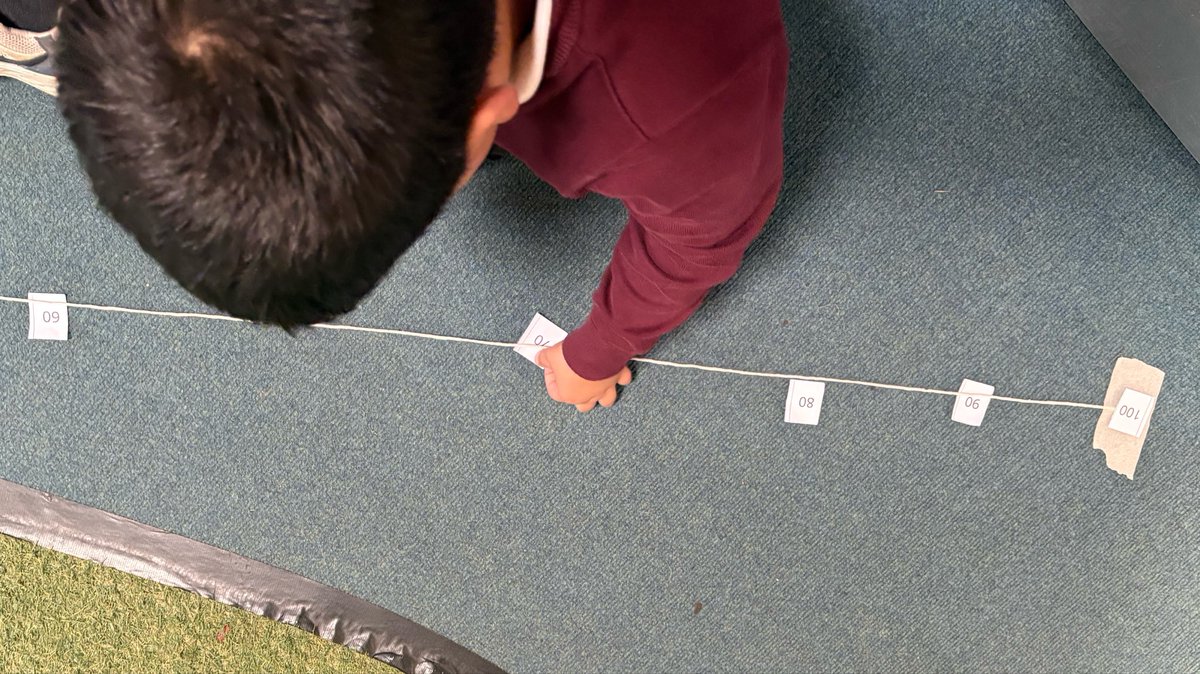 MrsAndrewsBH's tweet photo. Working in teams to estimate and place numbers on a number line to 100. Lots of great mathematical discussions going on in Y2! @busheyheathjm @msmcclureBH #BusheyHeathMaths https://t.co/xoUZpCePCE