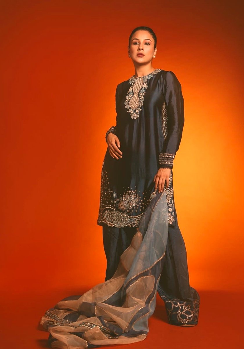 ParamkaurGhuman's tweet photo. Hey gorgeous @ishehnaaz_gill 😍🔥
#ShehnaazGill https://t.co/CRvcn5jyfw