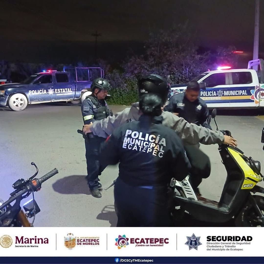 SeguridadEcatep's tweet photo. 𝗥𝗲𝗮𝗹𝗶𝘇𝗮𝗺𝗼𝘀 𝗢𝗽𝗲𝗿𝗮𝘁𝗶𝘃𝗼 𝗜𝗻𝘁𝗲𝗿𝗶𝗻𝘀𝘁𝗶𝘁𝘂𝗰𝗶𝗼𝗻𝗮𝗹 𝗲𝗻 𝗔𝗹𝗯𝗼𝗿𝗮𝗱𝗮 𝗝𝗮𝗹𝘁𝗲𝗻𝗰𝗼 | 𝗦𝗲𝗰𝘁𝗼𝗿 𝟮𝟳
Lee la nota completa aquí:🔗https://t.co/i1Qz3zj03C

#EcatepecCambioQueSeSiente #ElCambioSeSiente #AzucenaCumple #Ecatepec #PolicíaDeEcatepec https://t.co/iOlhKAoOAv