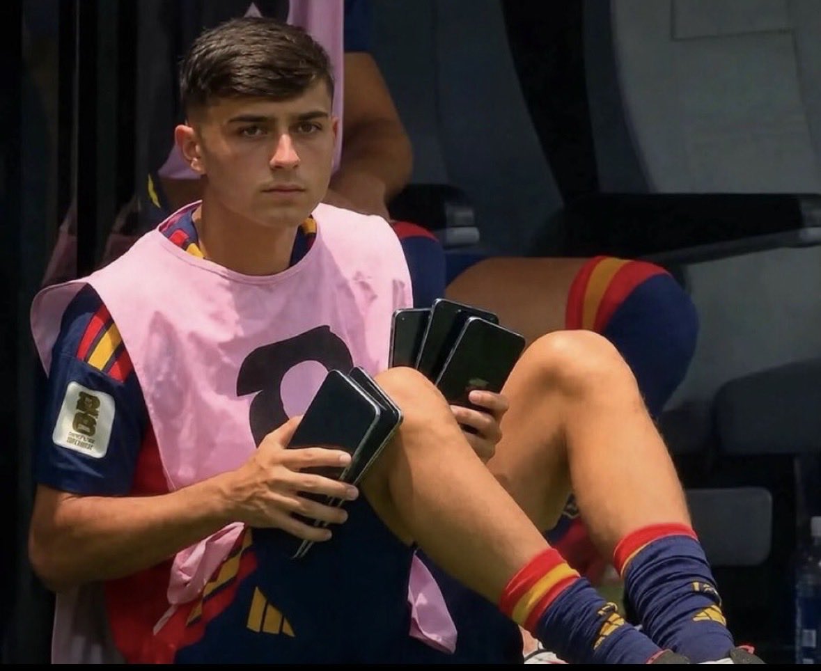 crazytrent12's tweet photo. Controlling tempo of the Bench😭😭😭😭 https://t.co/p1ZEKRX2Kd