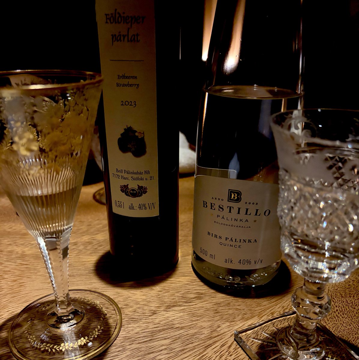 Nochi_2026_'s tweet photo. 今夜は、神楽坂のBar Pálinkaさんへお伺いしまして、諸々の解像度を上げてまいりました。
（毎度、大変お世話になっております❗️）

チェコや、ハンガリーのお酒について語り合う夜……ありがとうございました🥃
今後、当店で取り扱う商品が増えましたら改めてお知らせいたしますね📢 https://t.co/K7wR01aqrG