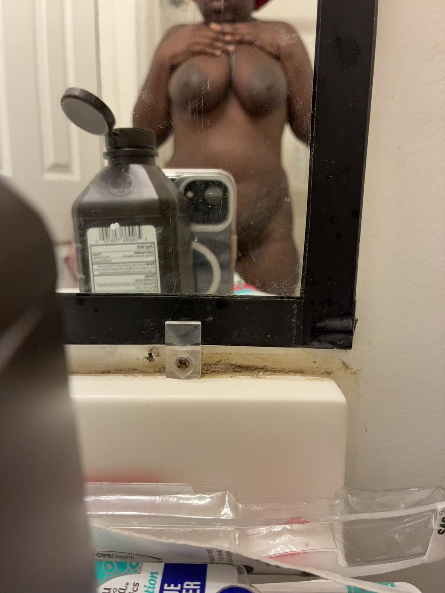 msfineshitt2's tweet photo. It’s a rainy day come get you a 5$ FaceTime 🥰💰 7712456016 text my number on what’s app https://t.co/Iopih1donE