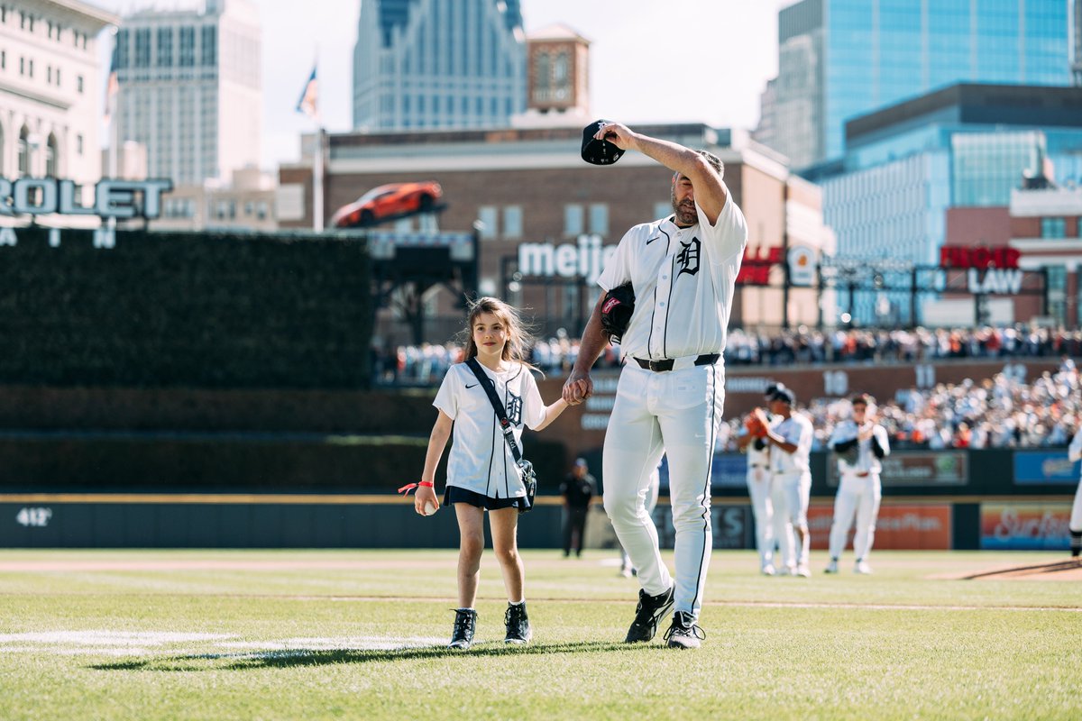 tigers's tweet photo. Send-off fit for a king 👑 https://t.co/BxyDjIq8mg