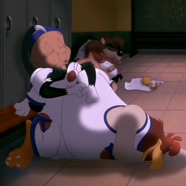dreamtdebris's tweet photo. sylvester sleeping on foghorn's butt if you care https://t.co/ZJZRMJKop5