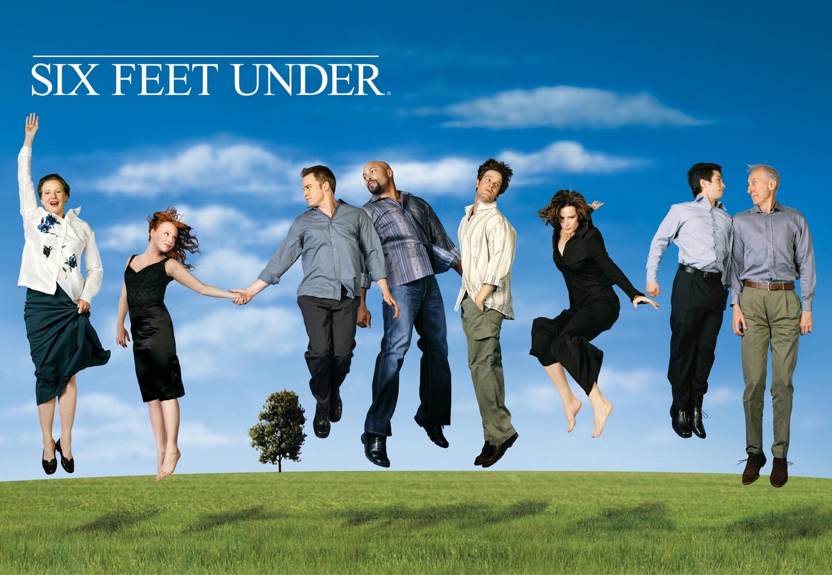 Viscurt's tweet photo. La mejor serie del siglo es Six Feet Under. Lo siento, yo no hago las reglas y me gustaría que no fuera una serie que te caga la vida como lo hace. Pero es así. https://t.co/m34Cq9h8T0