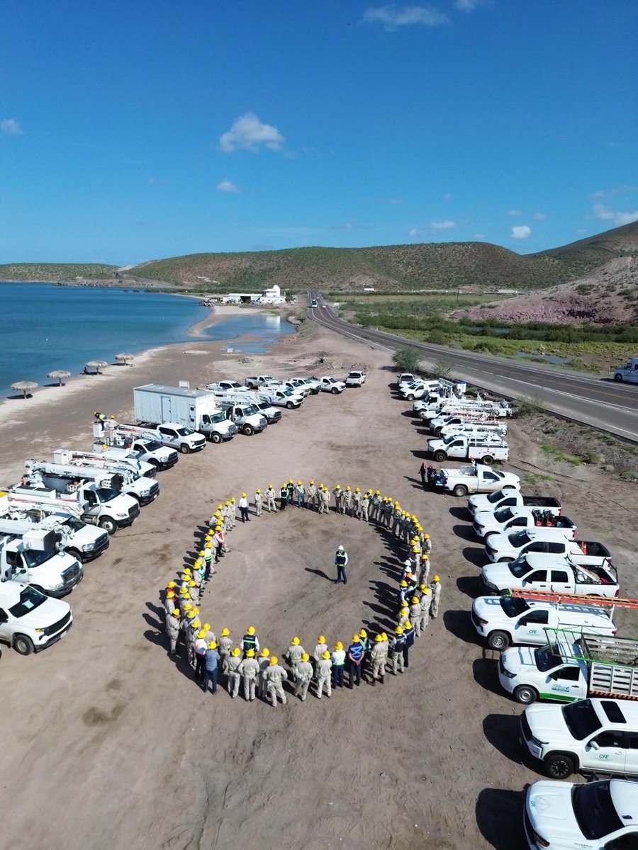 CFEmx's tweet photo. Compañeras y compañeros de la División Norte ya están en traslado y llegando a Baja California Sur para sumarse a las labores de atención por el #HuracánPolo.

Seguimos reforzando con equipos en territorio. 🫡

Mantente informado a través de canales oficiales y reporta cualquier incidencia al 071.