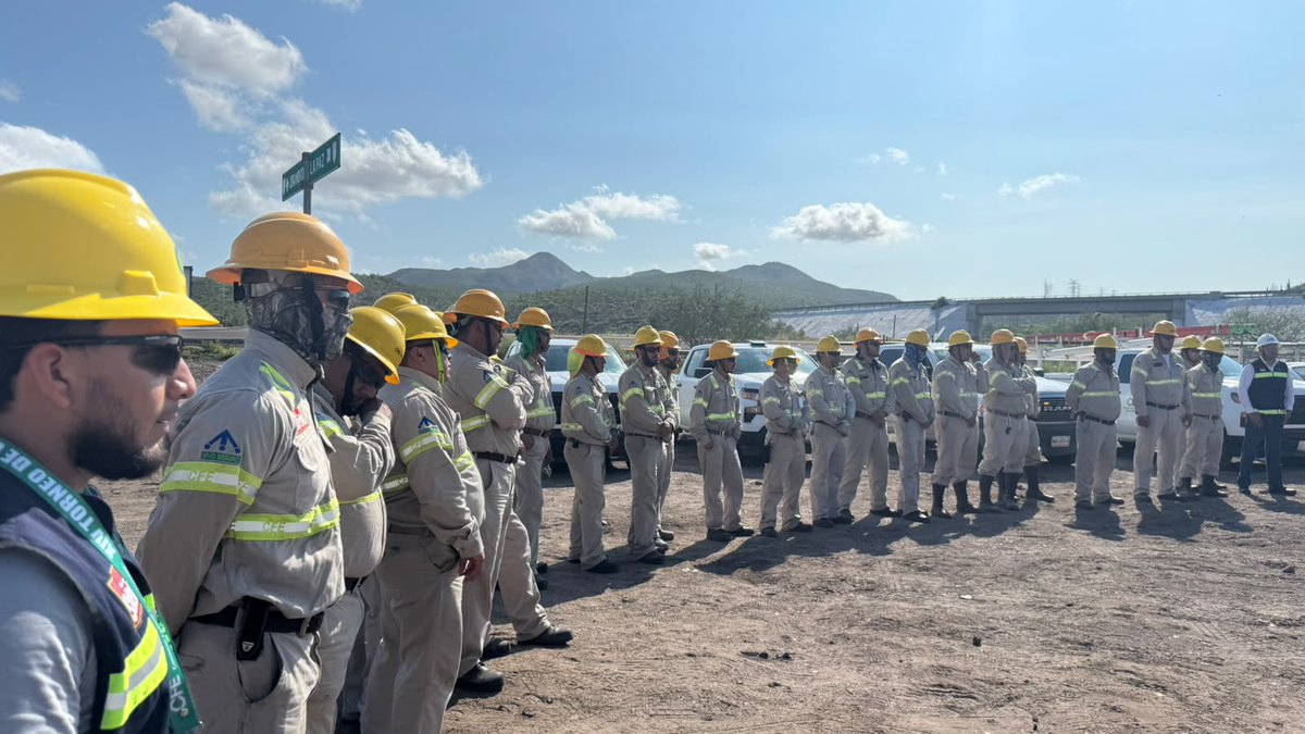 CFEmx's tweet photo. Compañeras y compañeros de la División Norte ya están en traslado y llegando a Baja California Sur para sumarse a las labores de atención por el #HuracánPolo.

Seguimos reforzando con equipos en territorio. 🫡

Mantente informado a través de canales oficiales y reporta cualquier incidencia al 071.