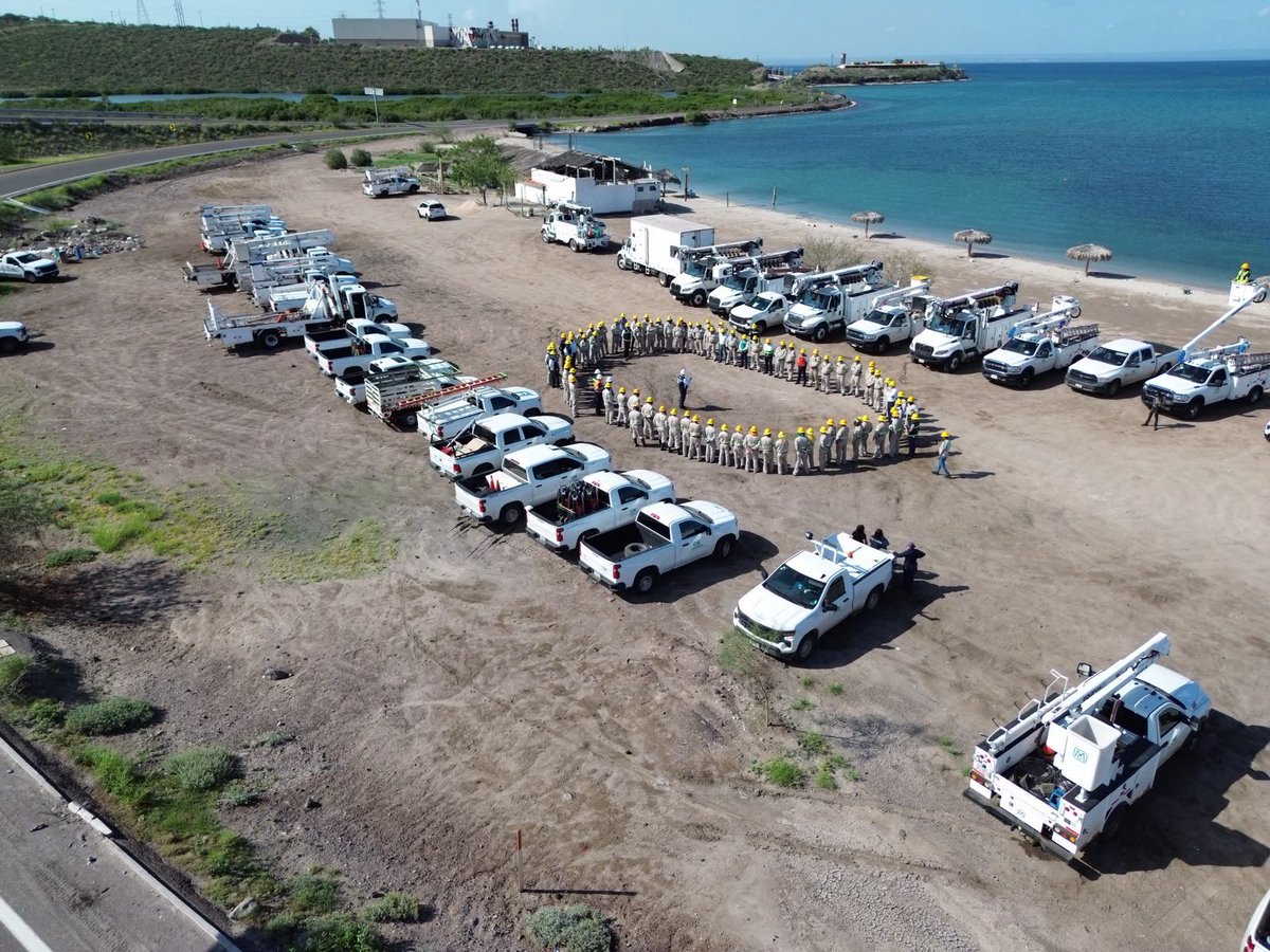 CFEmx's tweet photo. Compañeras y compañeros de la División Norte ya están en traslado y llegando a Baja California Sur para sumarse a las labores de atención por el #HuracánPolo.

Seguimos reforzando con equipos en territorio. 🫡

Mantente informado a través de canales oficiales y reporta cualquier incidencia al 071.