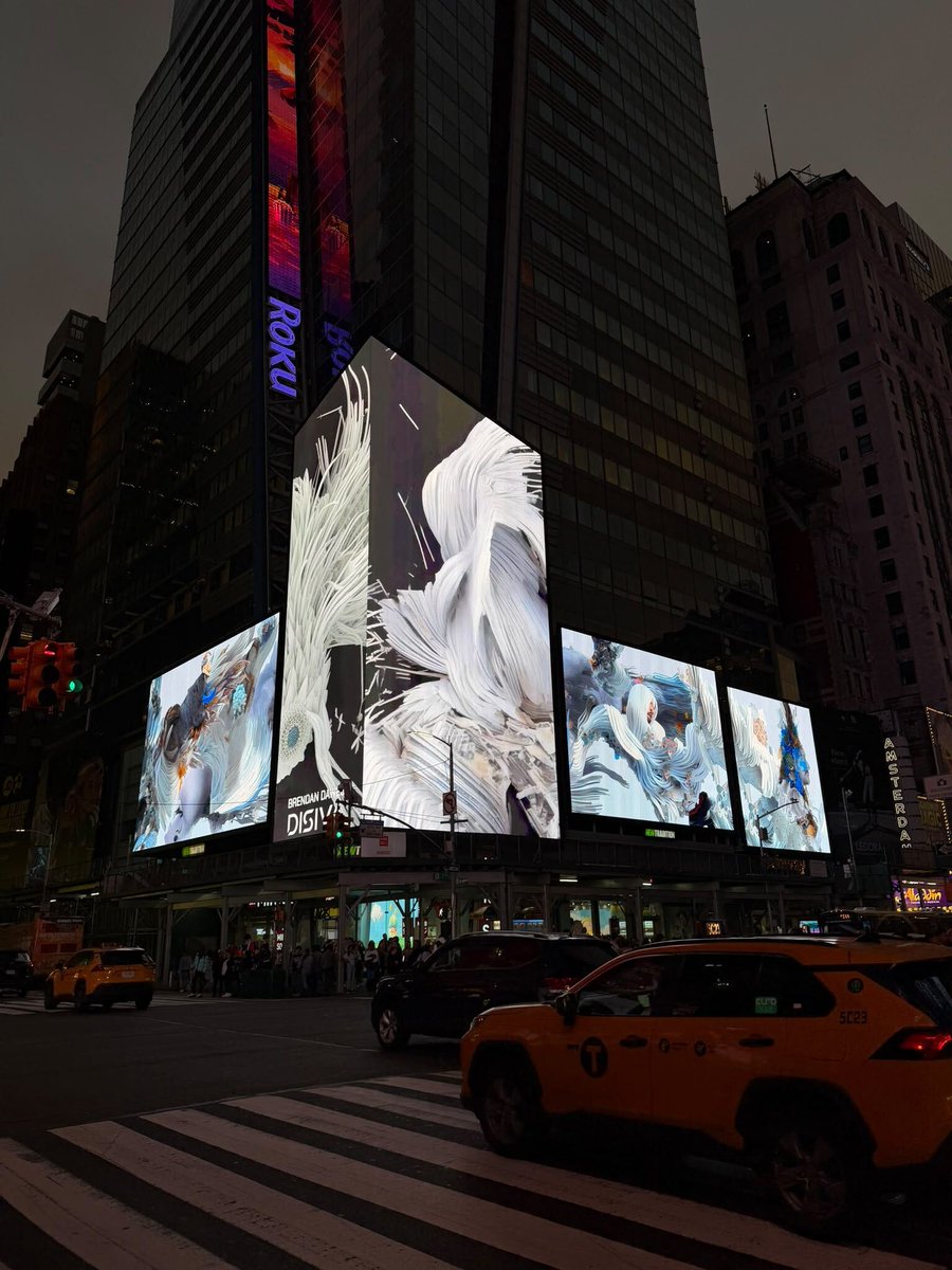 GAZELL_iO's tweet photo. Now playing in Times Square | GIANT SIGNALS

Works by @memoakten & @KatieHofstadter, #BrendanDawes and @JakeElwes are lighting up #TimesSquare as part of GIANT SIGNALS during #ArmoryWeek.

On screen:

Superradiance — Memo Akten & Katie Hofstadter
Persian Dreams — Brendan Dawes
Zizi — Jake Elwes

25–27 September 2026
5 Times Square, New York
From 6:30pm daily

#GazelliArtHouse #GAZELLiO #DigitalArt