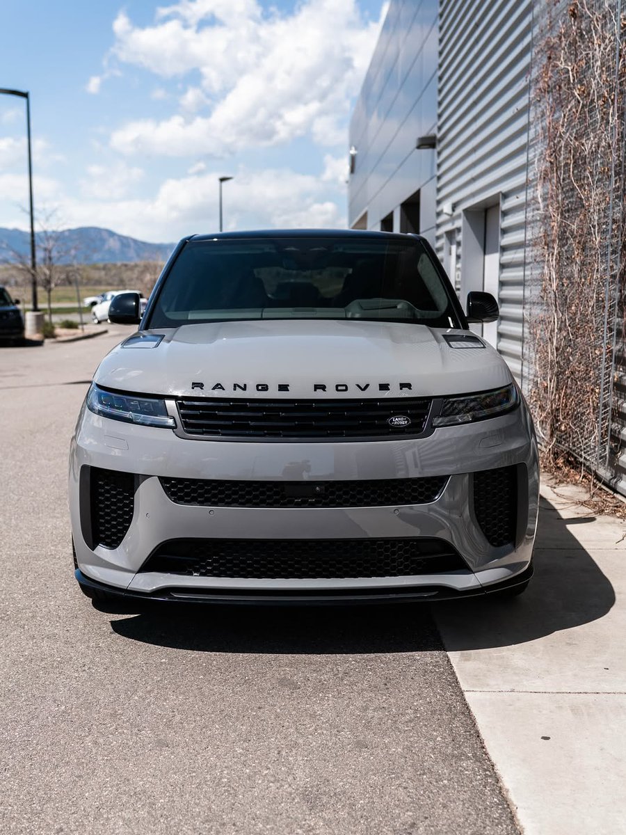 Venosier's tweet photo. Range Rover SV https://t.co/kKXG5u2fX2