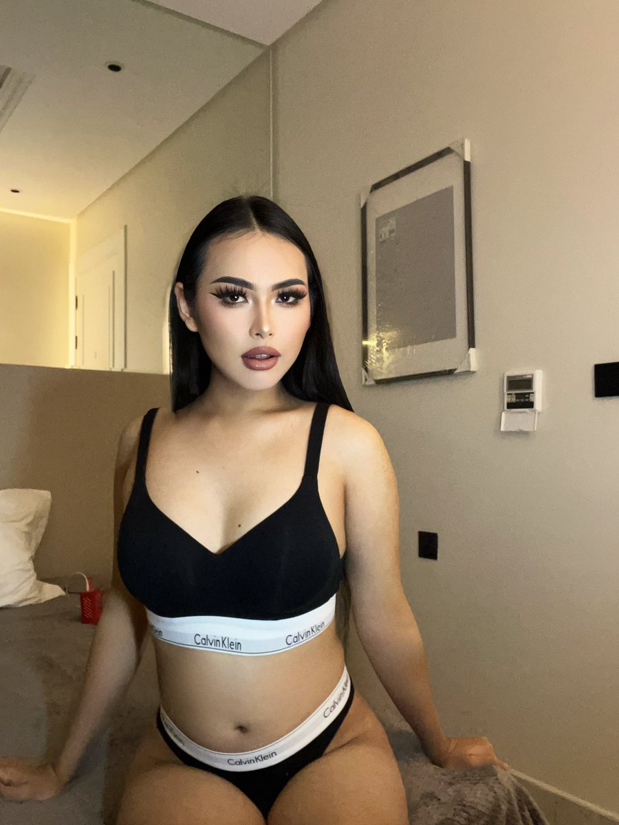 plovaren's tweet photo. #ladyboy_saudi  
#ladyboy_riyadh https://t.co/L9johWJbmm