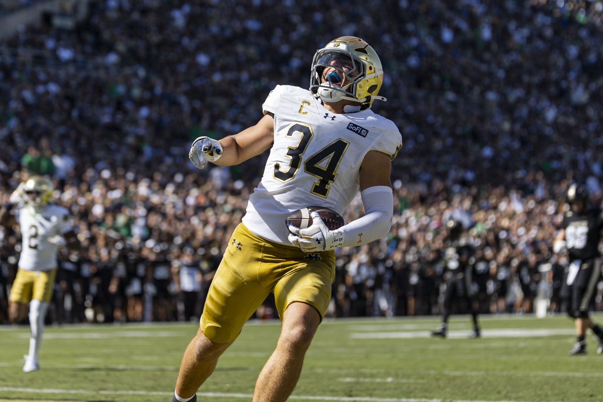 NDFootball's tweet photo. First career touchdown for the Indiana kid 😁

#GoIrish☘️ | @DraykBowen https://t.co/NJuzPF1JFl