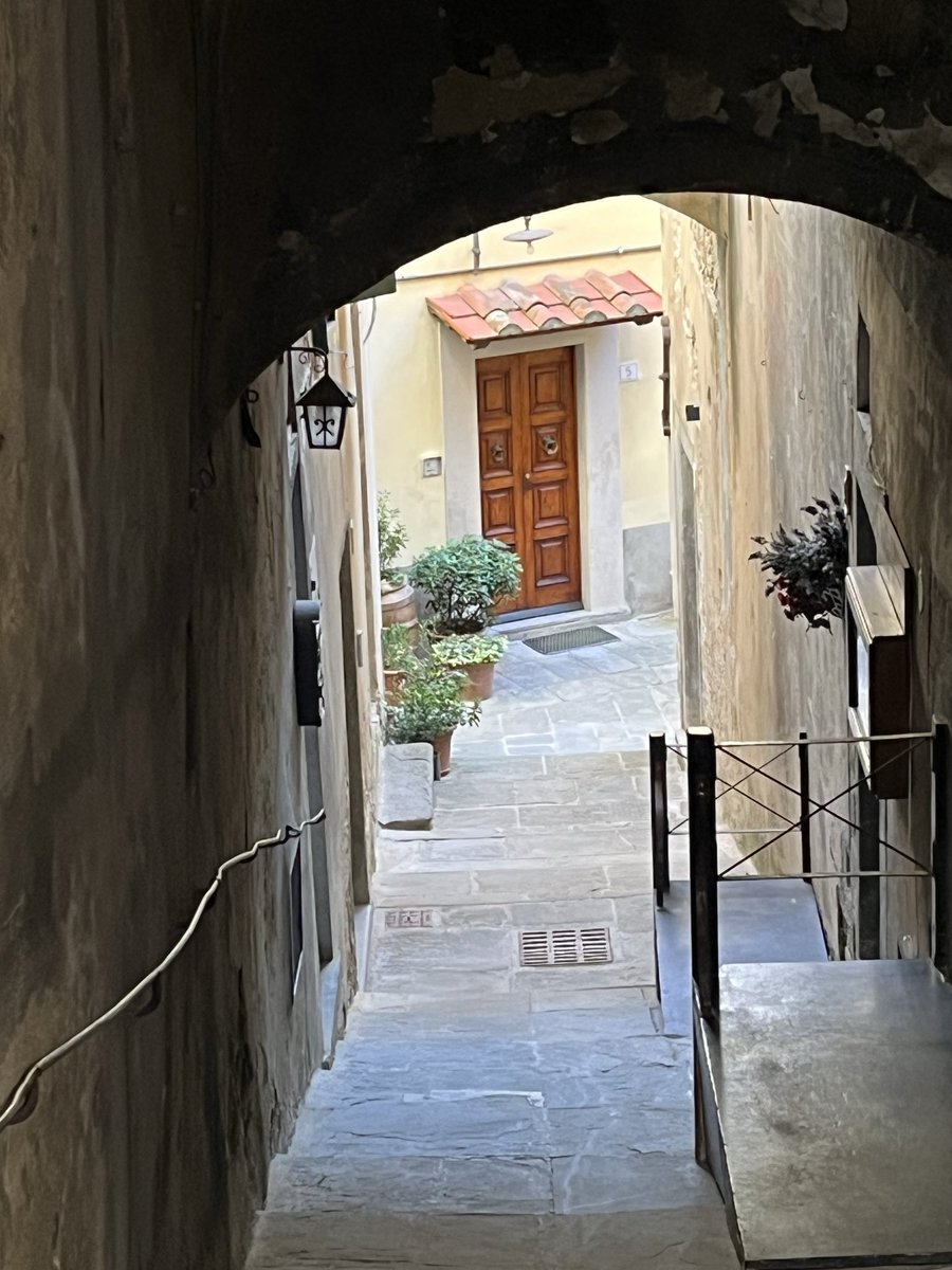 JohnMFodera's tweet photo. More sights around Cortona. #RusticTuscanyTour https://t.co/YmCqBbAWof