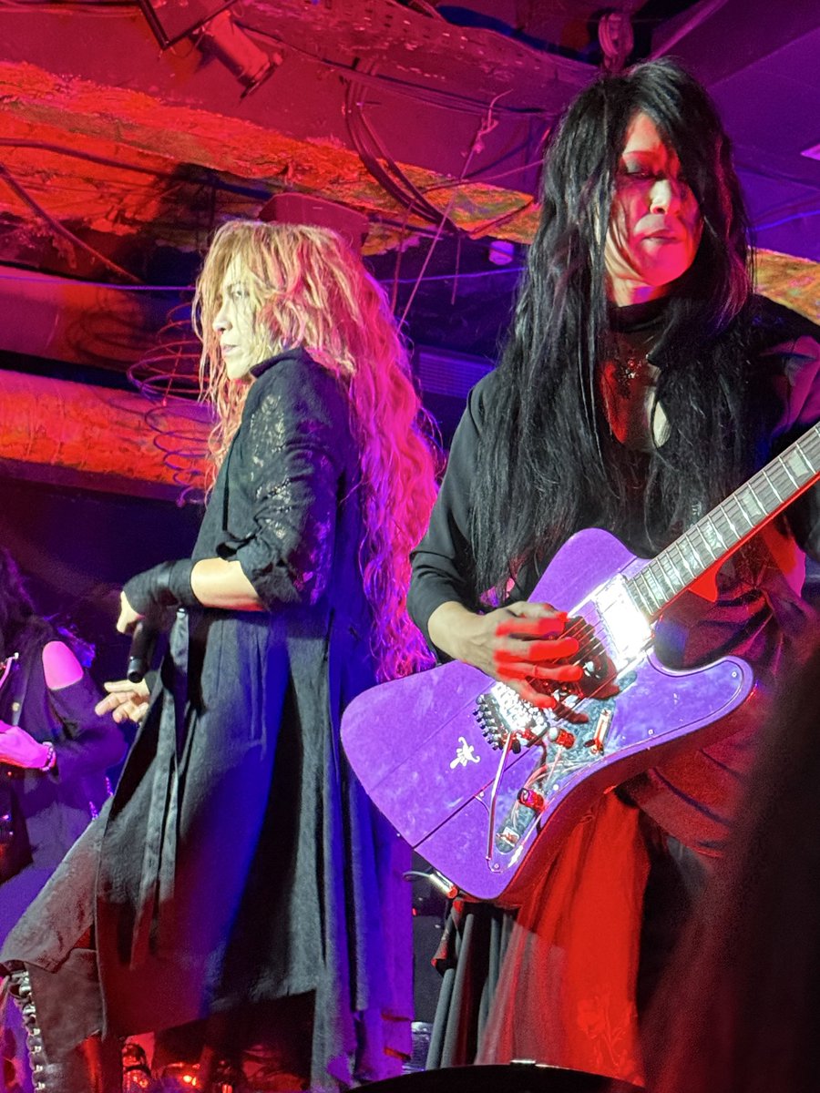 arqemist's tweet photo. KAMIJO en concierto esta noche en Madrid! Qué lujo!

Y… he estado a un palmo de HIRO de La'cryma Christi! Qué súper lujo!✨

No hemos estado a salvo de varios problemas de sonido, para variar. Pero me lo he pasado muy bien!

El año que viene ha dicho que vendrá a Barcelona ☺️ https://t.co/obJCxdiIYN