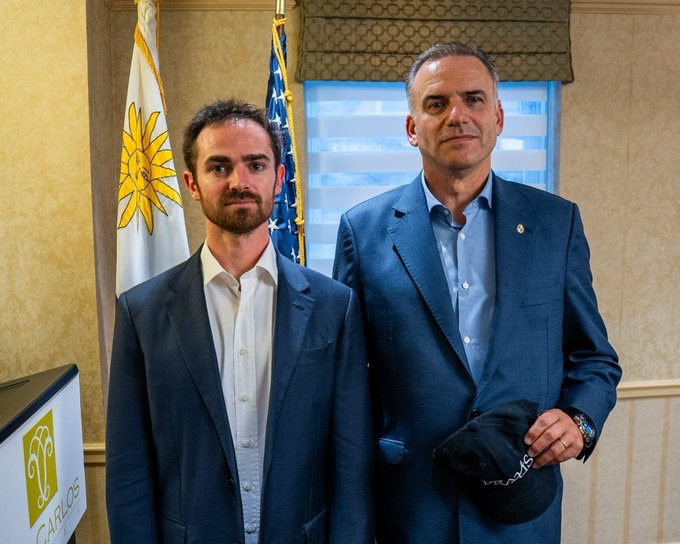 BatlleOrdonez00's tweet photo. La PASOKización del FA, y de los progresismos, se da c asumen la agenda macroeconómica•políticas de derecha 
La pérdida de credibilidad es asimétrica, la derecha no sufre al aplicar esas políticas xq es su promesa electoral mientras qla izquierda se daña xtraicionar su contrato: https://t.co/b2lwbvmN5M