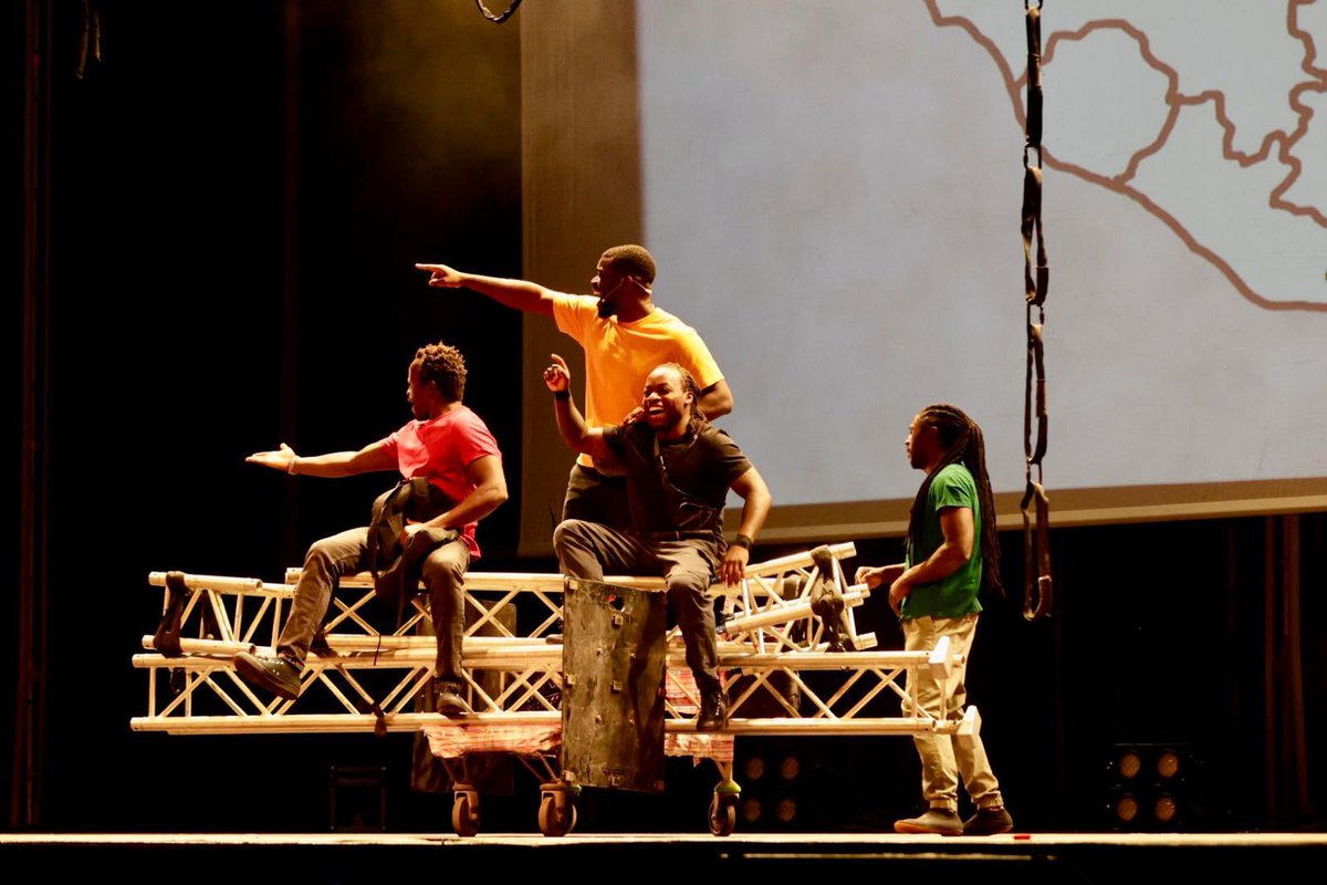 LPATemudas's tweet photo. #30TEMUDAS | MAHMUT Y NO SOLO MAHMUT
Teatro físico, acrobacia y música en directo para contar una historia real de viaje y supervivencia.
Puntocero Company nos hizo mirar más allá de las fronteras.
Con esta reflexión, el Festival baja el telón en Santa Catalina
#islascanarias https://t.co/JtL1C5hSRp