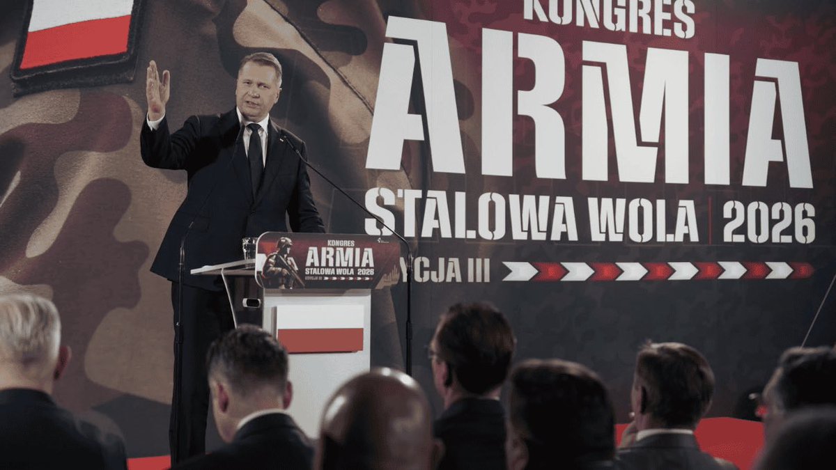 Defence24pl's tweet photo. ❗️ Obowiązkowe szkolenia dla 19-letnich mężczyzn, rozbudowa rezerw oraz przygotowanie wojskowe uczniów – to najważniejsze elementy programu obronnego przedstawionego przez @pisorgpl podczas Kongresu Armia w Stalowej Woli. Propozycje obejmują także świadczenia za gotowość do służby, wsparcie pracodawców zatrudniających rezerwistów i większą rolę polskiej zbrojeniówki. @OficjalnyJK postulował rozwój produkcji dronów, budowę schronów oraz przygotowanie państwa do działania w warunkach wojny.
Link w komentarzu 👇