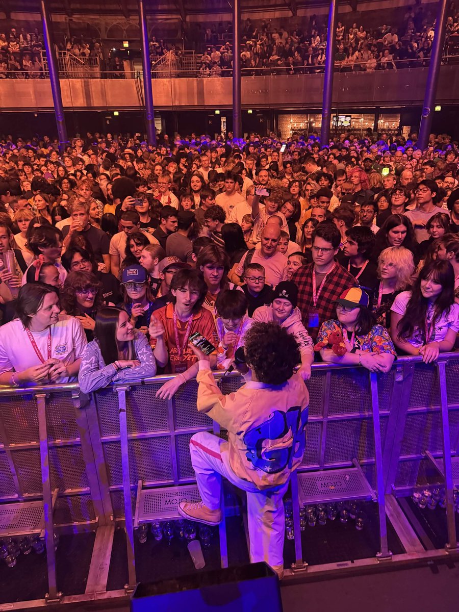 goodkidband's tweet photo. Some very riveting live journalism is going on rn https://t.co/HP0q5oBcSB