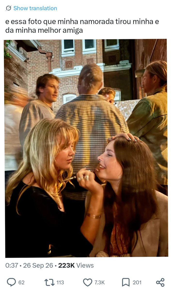 gam0rxs's tweet photo. uma au bishova em que a kate e a cassie namoram, mas a kate é secretamente apaixonada pela melhor amiga de anos, yelena https://t.co/2LPE7ndZGZ