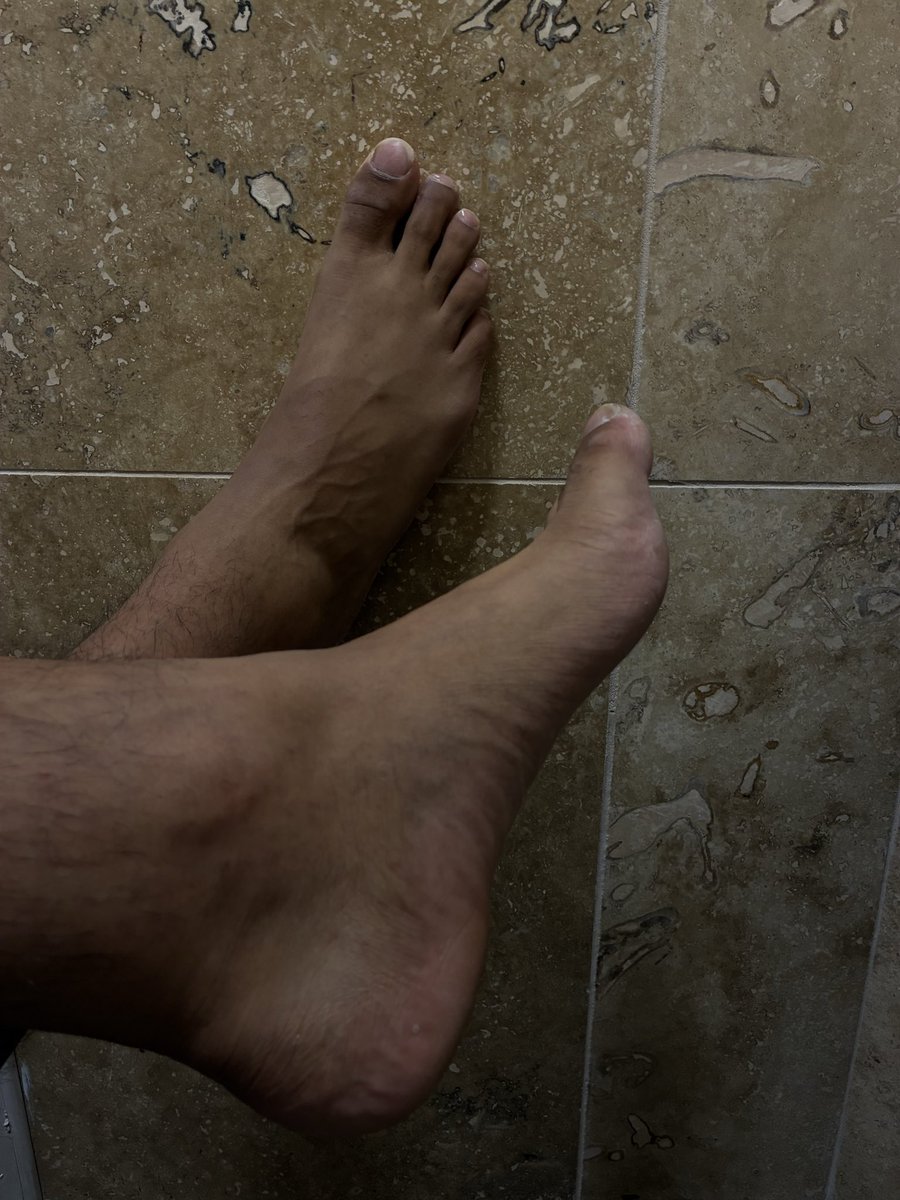 JSizeXV's tweet photo. Size 15 BIG veiny feet
👣👅 https://t.co/dSONMyQDXx
