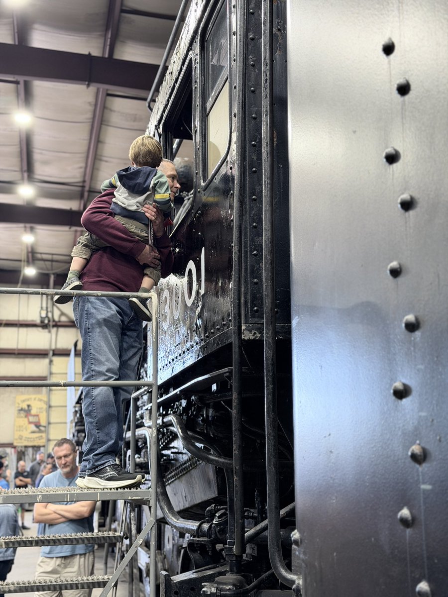 FortWayneRails's tweet photo. “it’s a good thing to let another generation know what a steal locomotive is” https://t.co/FgYM0dC0TA