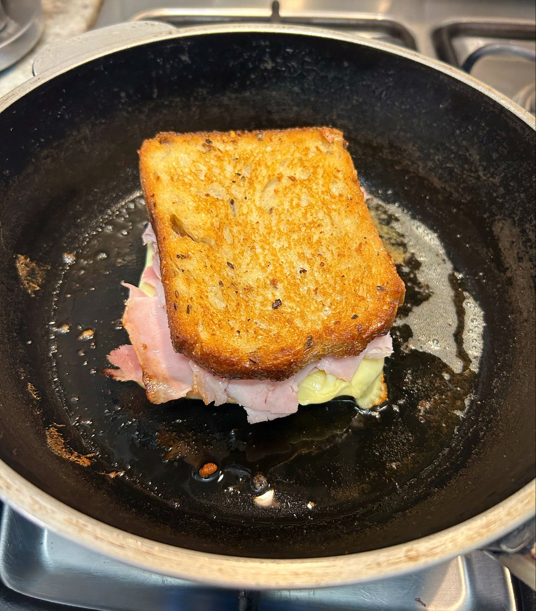 agusgesiete's tweet photo. Cada uno merienda lo que puede. Aguante el pan lactal de masa madre de Atelier Fuerza https://t.co/gdfYFCNGji