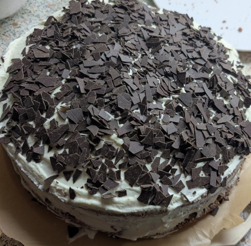 ruthxueyang's tweet photo. This is the cake I made; it turned out a bit of a mess. lol https://t.co/XT6qqxkufT