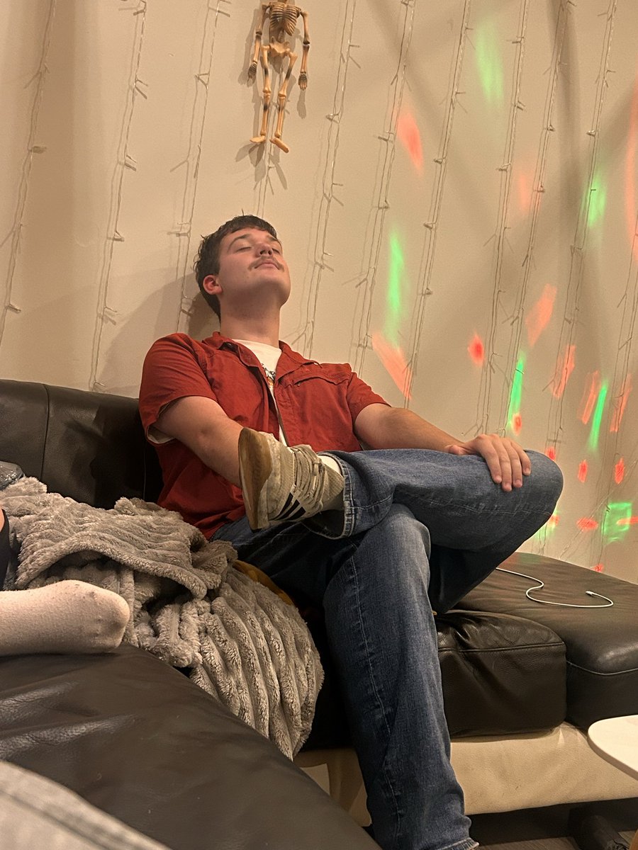 theoa963x's tweet photo. He’s having such a zen moment with the big light on 🧘‍♂️🧘‍♂️ https://t.co/DsmSF9JFdx