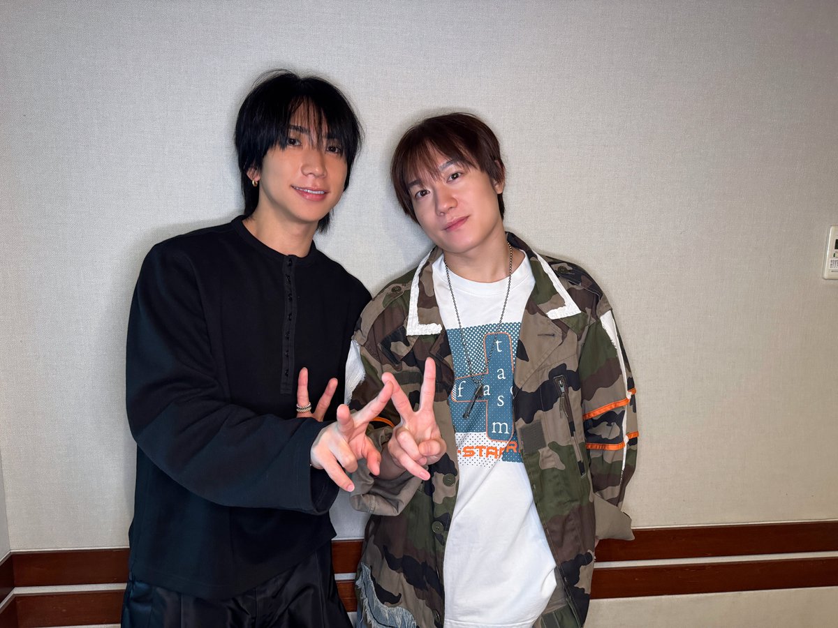 7mpickup_tfm's tweet photo. 今日の担当：椿泰我＆鈴木大河🧡💙

「IMP.の #IMPickup」今日も放送！📡
10月2日、今日はなんの日でしょう？？

#椿泰我 #鈴木大河 がピックアップ☑️
今日は平成を代表するあの歌姫さんの誕生日🎤

📻https://t.co/yR83ij6vFR

#IMP. @_7mp_official_ #TOKYOFM #JFN https://t.co/mFcTxydNVR