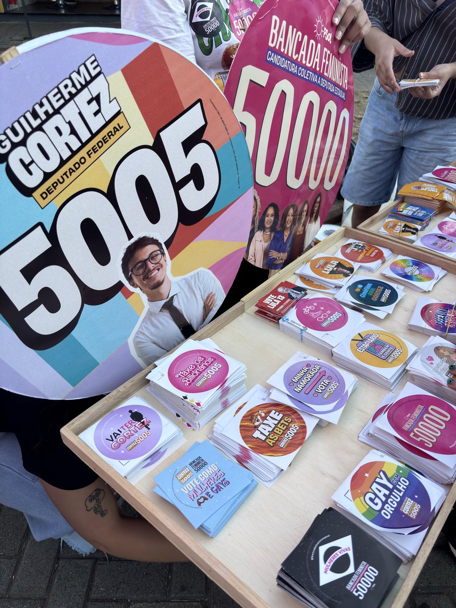 andrey10silva's tweet photo. olha onde eu vim hoje! os materiais estão lindoooooooos ❤️💜🌟 @cortezpsol https://t.co/zf68d96S3A